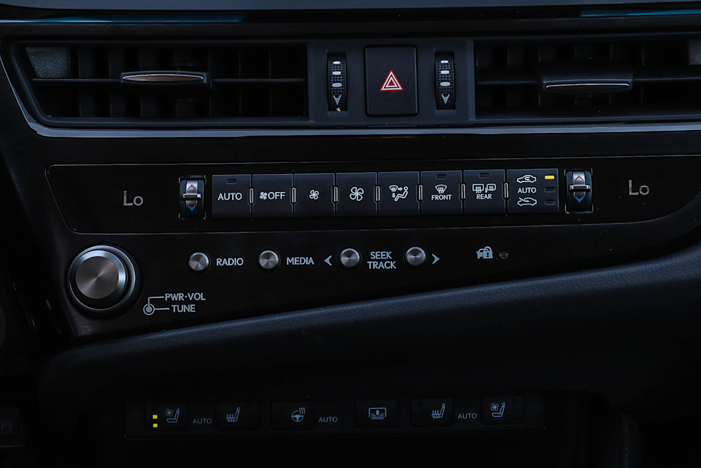 Thumbnail: 2025 Lexus ES - 24