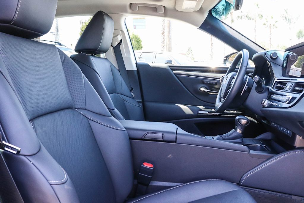 Thumbnail: 2025 Lexus ES - 10