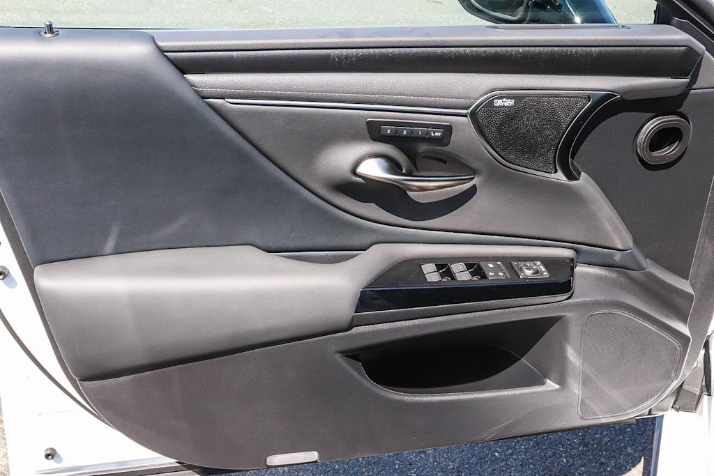 Thumbnail: 2025 Lexus ES - 30