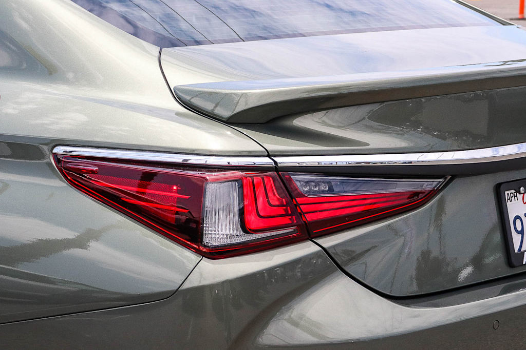 Thumbnail: 2025 Lexus ES - 19