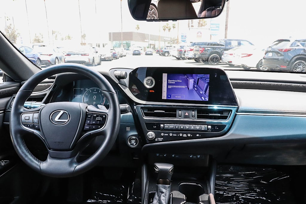 Thumbnail: 2025 Lexus ES - 2
