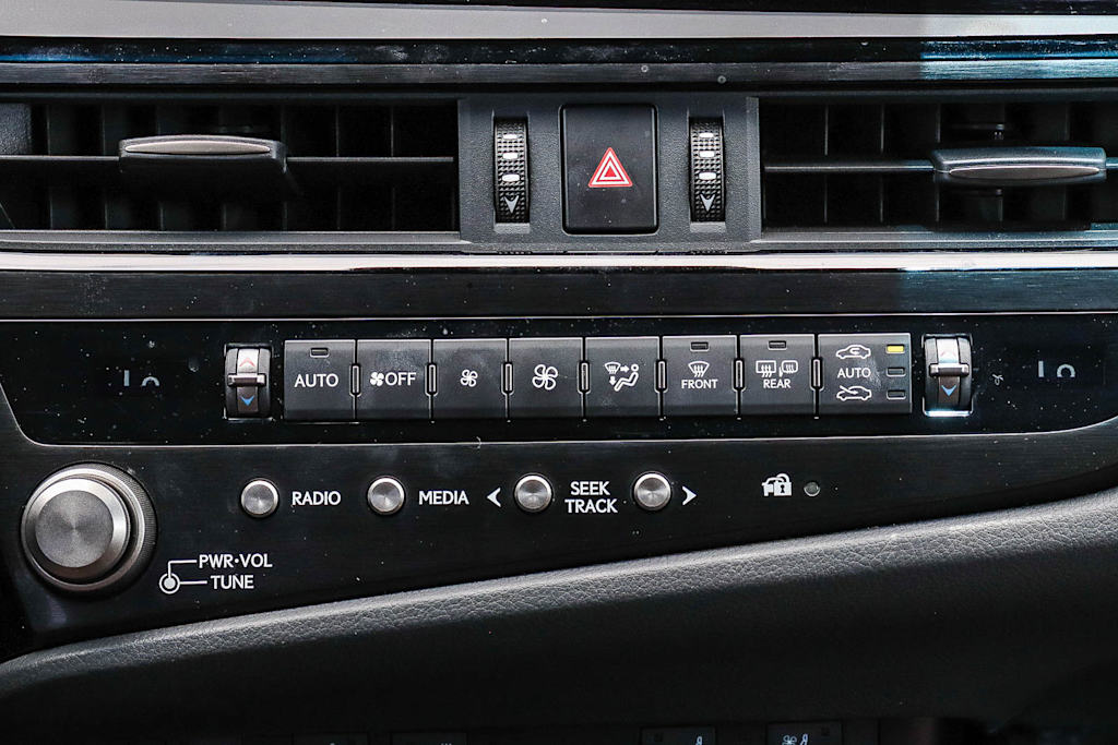 Thumbnail: 2025 Lexus ES - 23