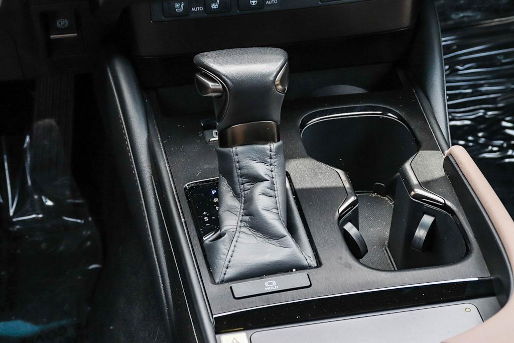 Thumbnail: 2025 Lexus ES - 13