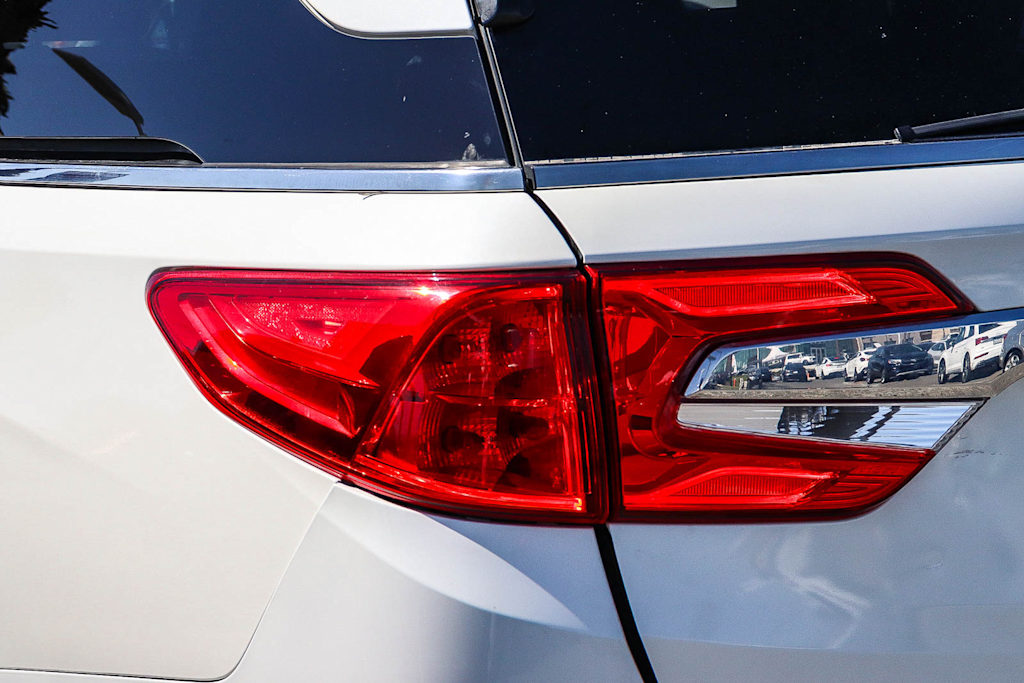 Thumbnail: 2018 Honda Odyssey - 18