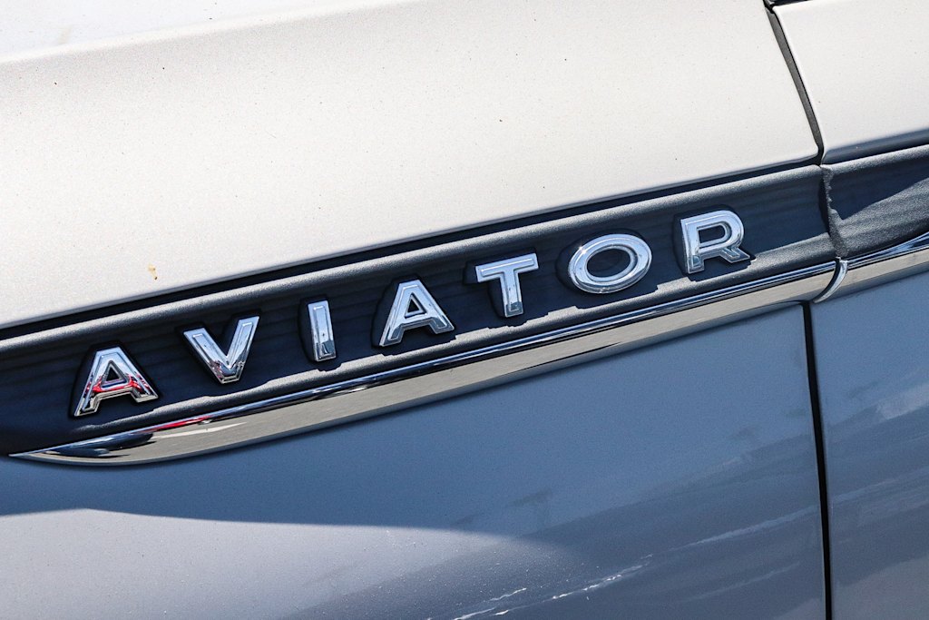 Thumbnail: 2022 Lincoln Aviator - 16