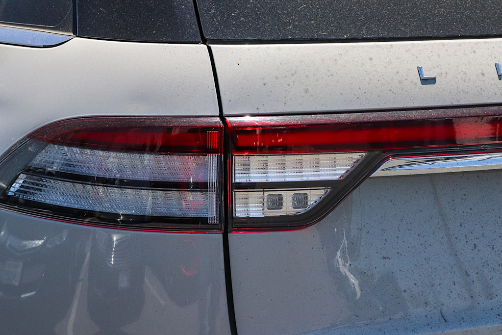 Thumbnail: 2022 Lincoln Aviator - 17