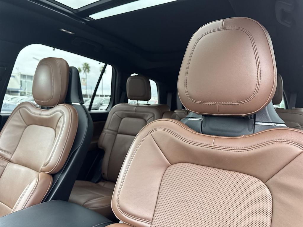 Thumbnail: 2023 Lincoln Aviator - 10