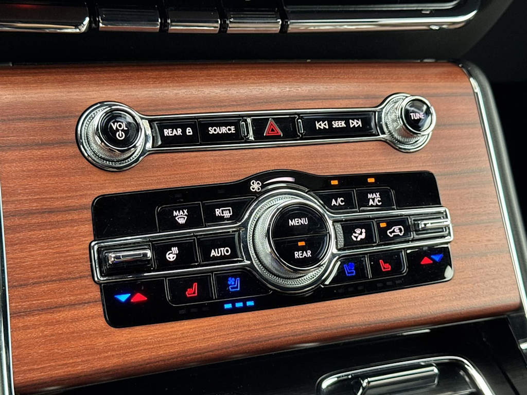 Thumbnail: 2023 Lincoln Aviator - 22