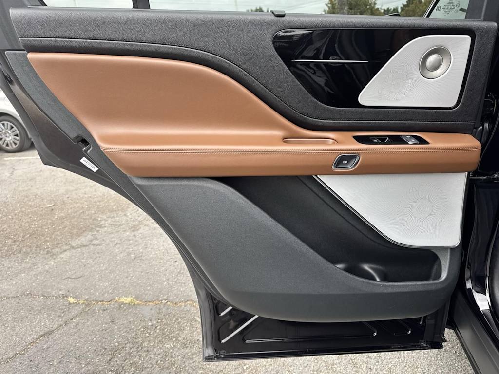 Thumbnail: 2023 Lincoln Aviator - 30