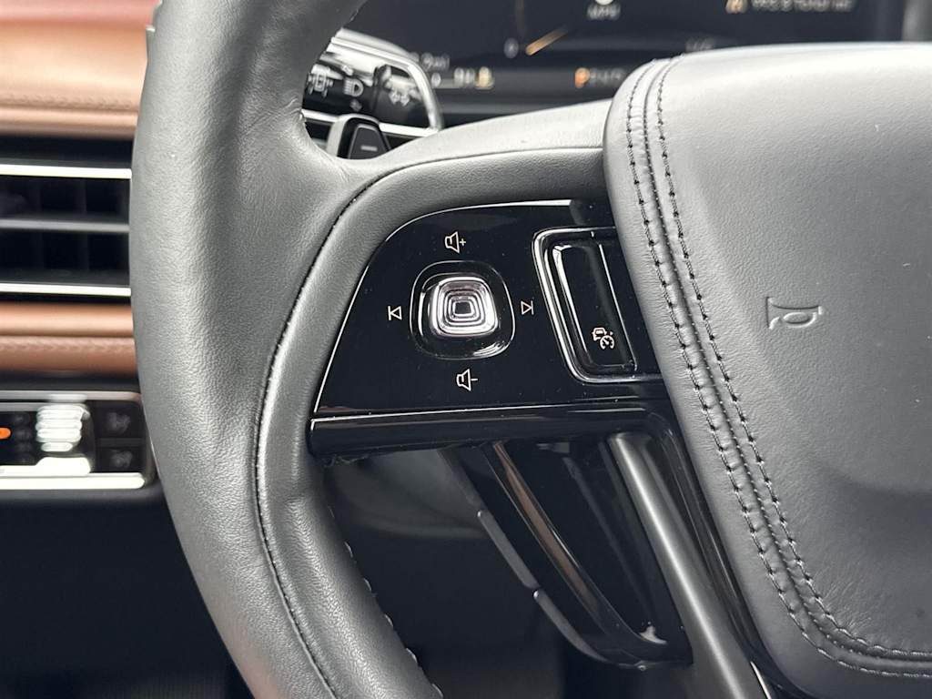 Thumbnail: 2023 Lincoln Aviator - 20