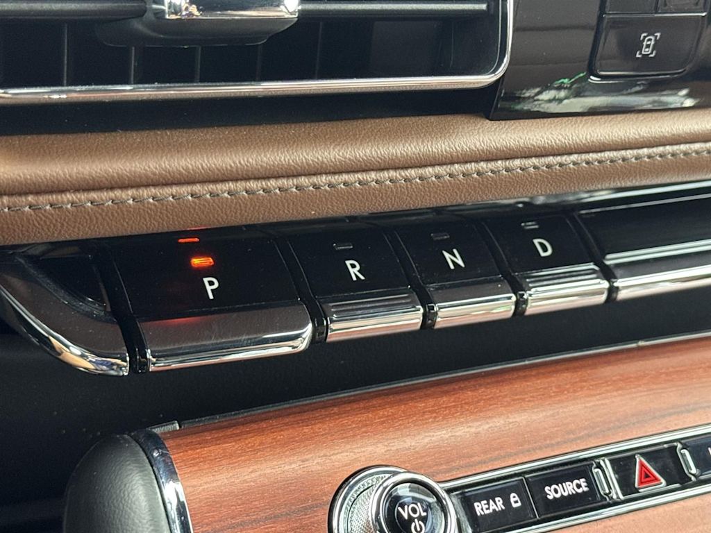 Thumbnail: 2023 Lincoln Aviator - 23