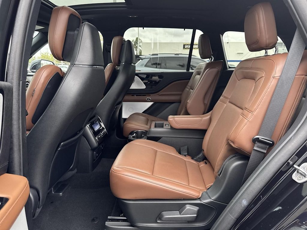 Thumbnail: 2023 Lincoln Aviator - 11