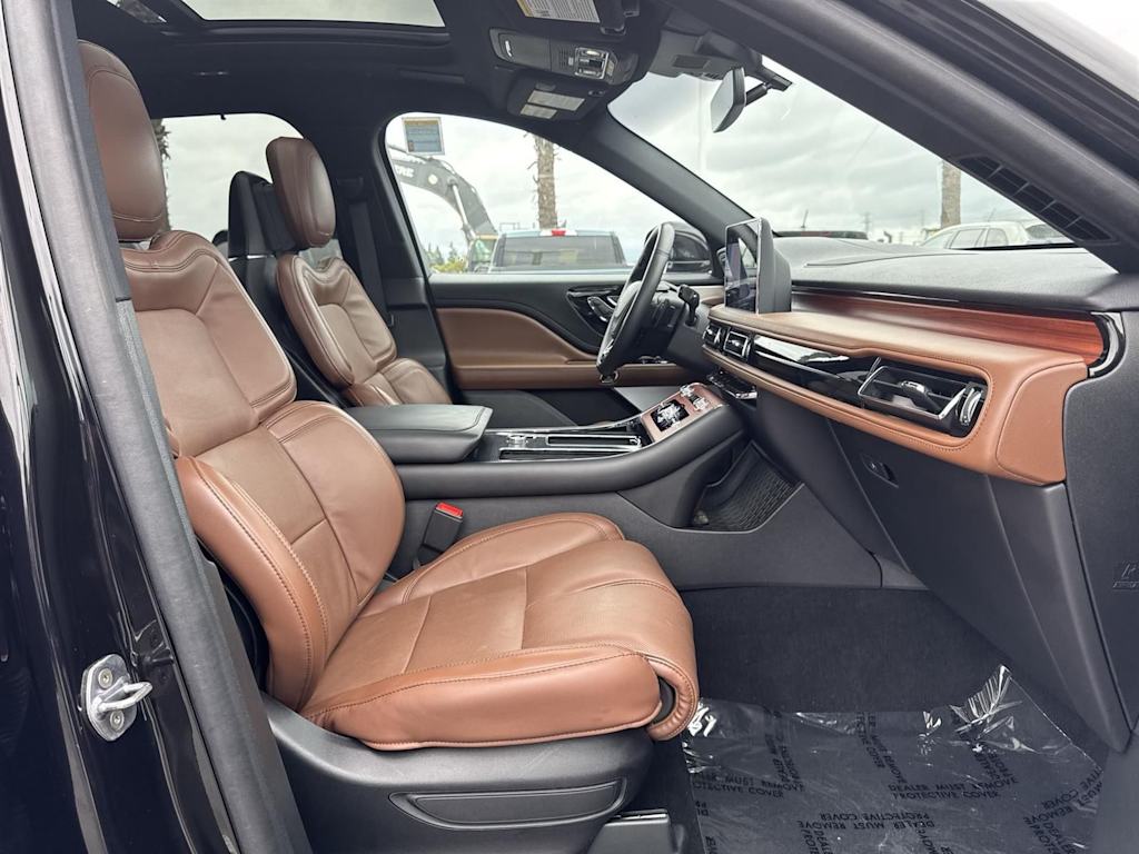 Thumbnail: 2023 Lincoln Aviator - 37