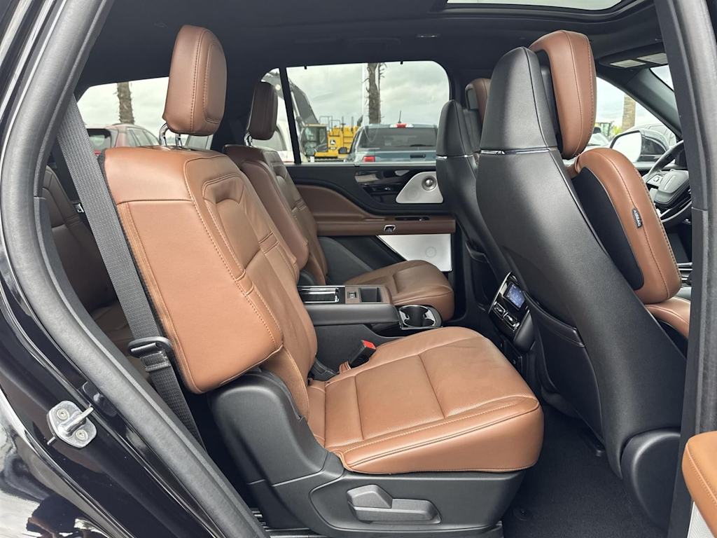 Thumbnail: 2023 Lincoln Aviator - 35