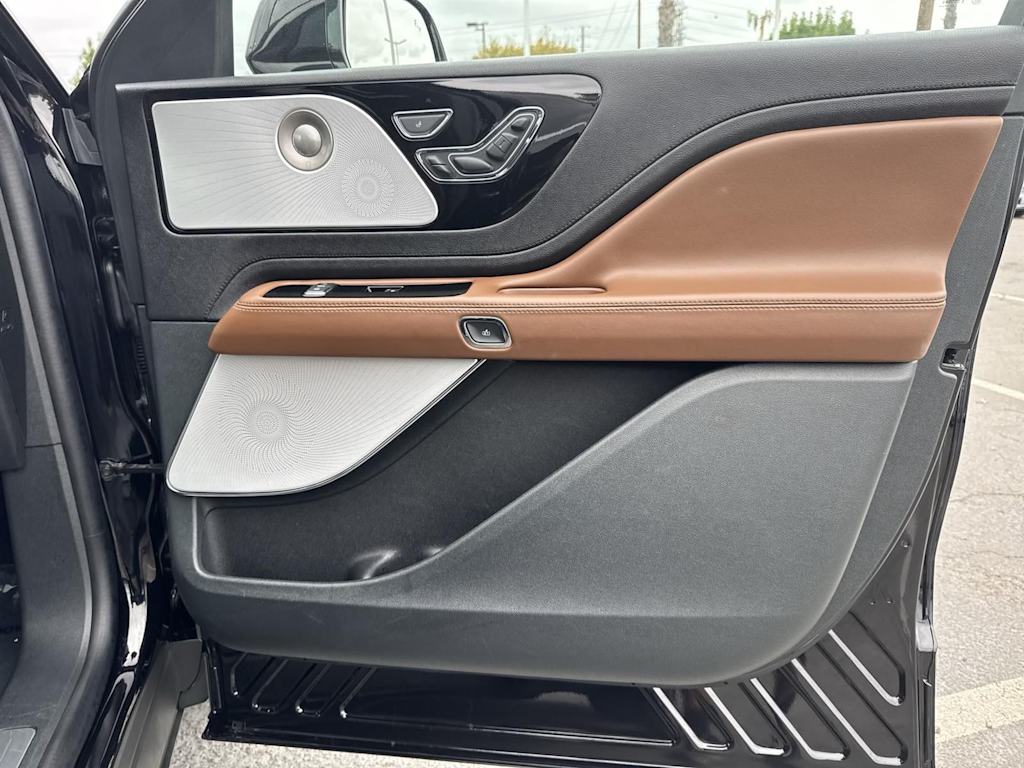 Thumbnail: 2023 Lincoln Aviator - 36