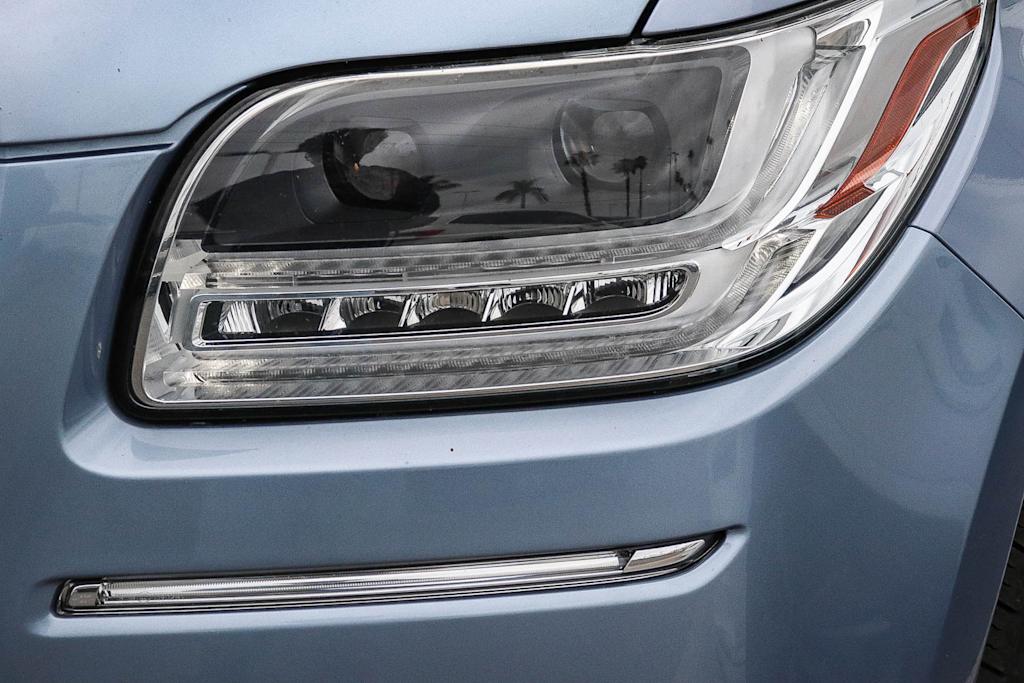 Thumbnail: 2021 Lincoln Navigator L - 13