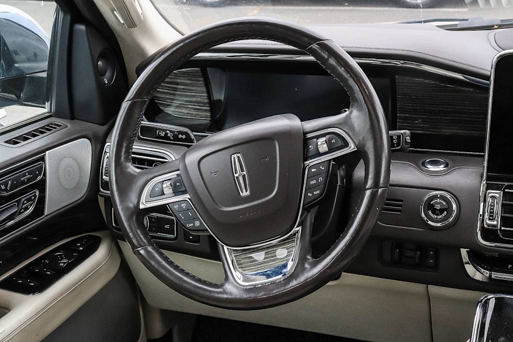 Thumbnail: 2021 Lincoln Navigator L - 7