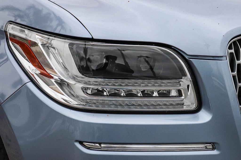 Thumbnail: 2021 Lincoln Navigator L - 18