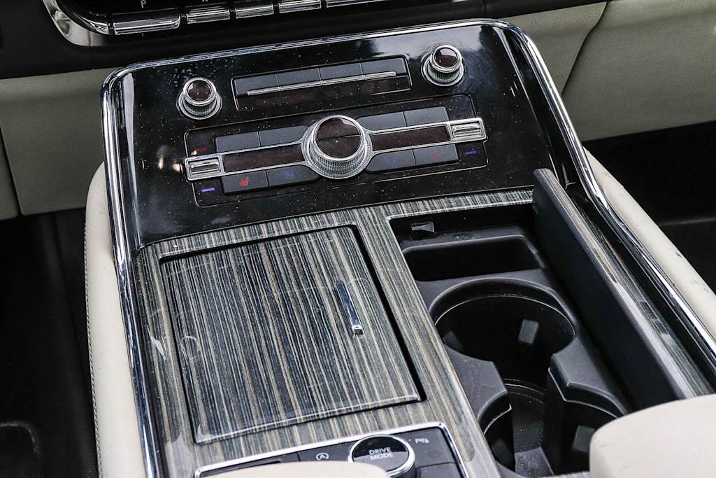 Thumbnail: 2021 Lincoln Navigator L - 12