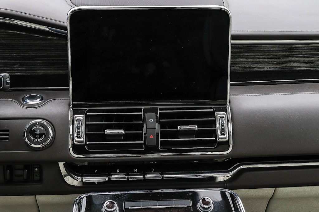 Thumbnail: 2021 Lincoln Navigator L - 21