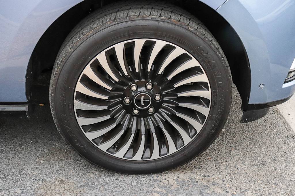 Thumbnail: 2021 Lincoln Navigator L - 19