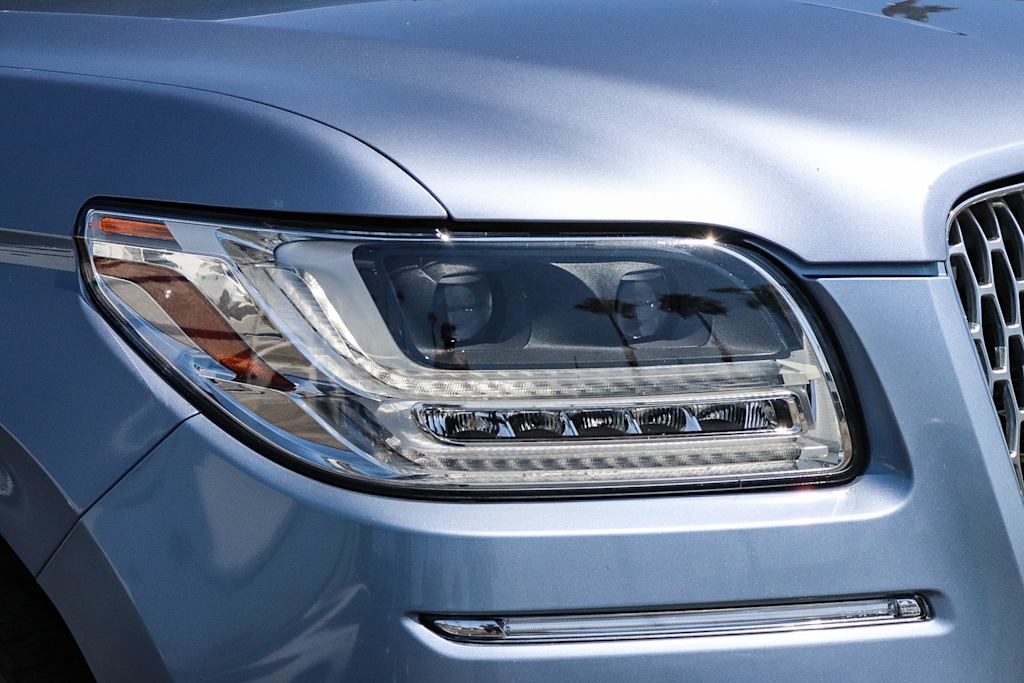 Thumbnail: 2021 Lincoln Navigator L - 17