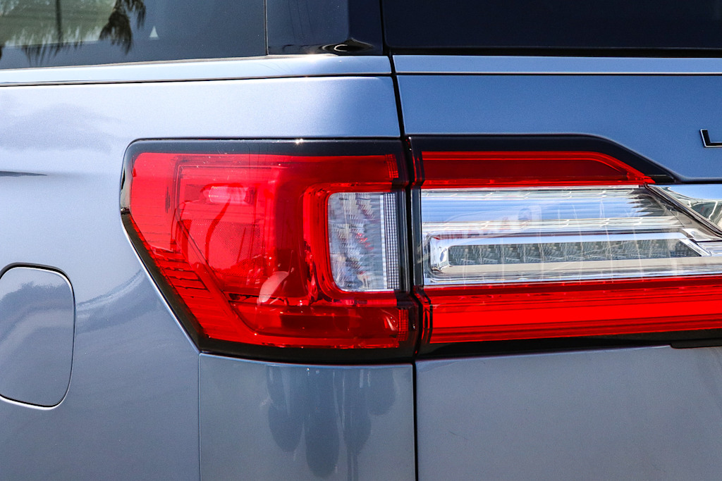 Thumbnail: 2021 Lincoln Navigator L - 20
