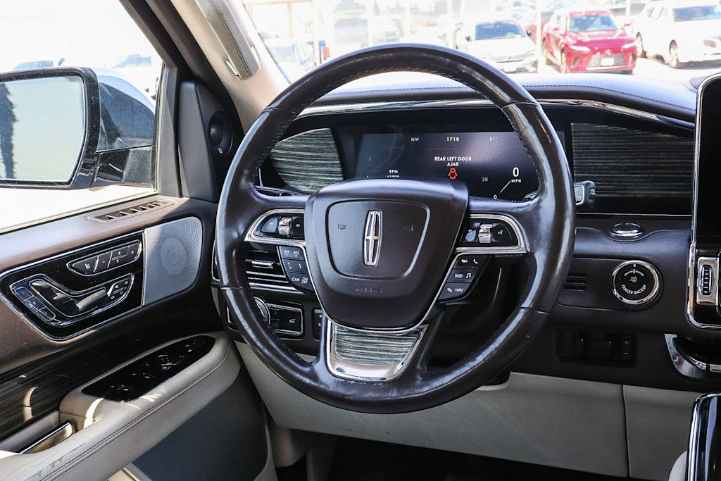 Thumbnail: 2021 Lincoln Navigator L - 9