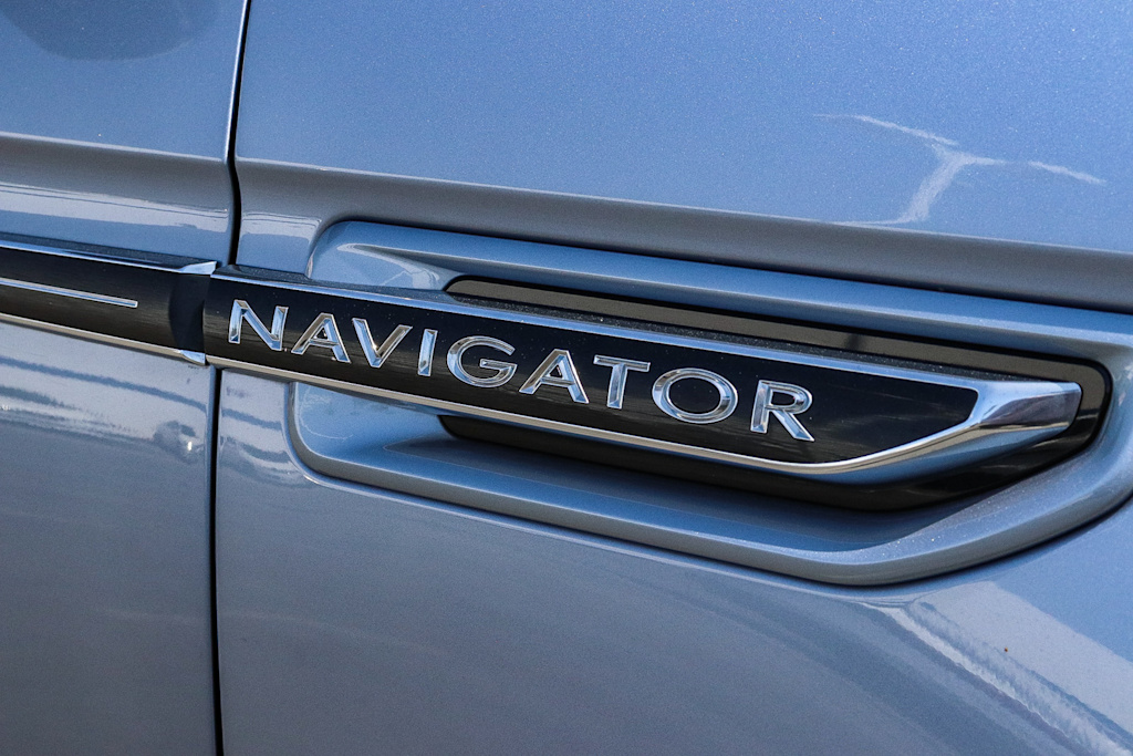 Thumbnail: 2021 Lincoln Navigator L - 18