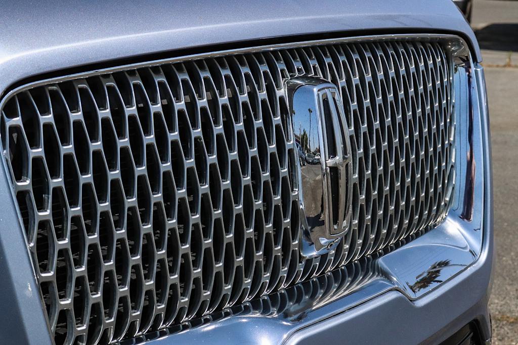 Thumbnail: 2021 Lincoln Navigator L - 6