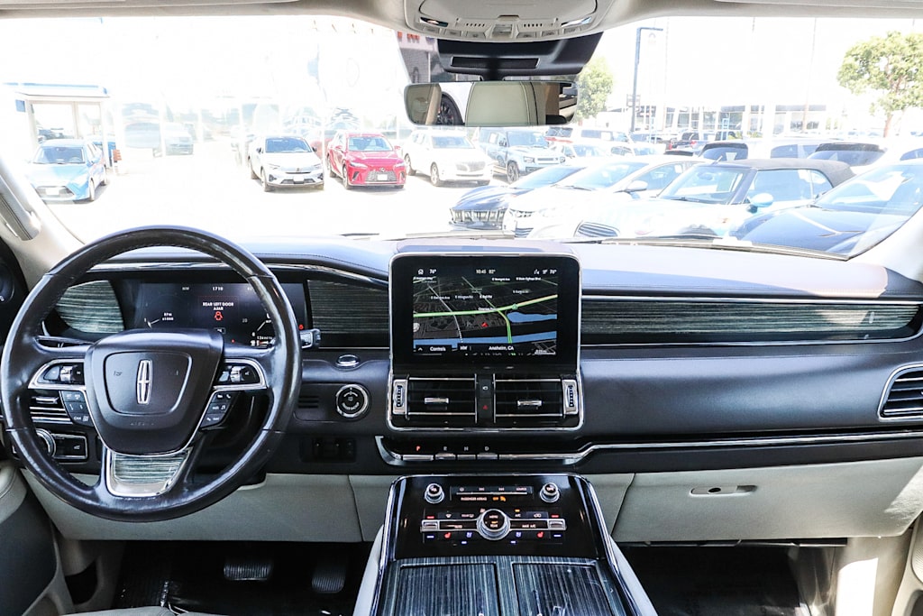 Thumbnail: 2021 Lincoln Navigator L - 2