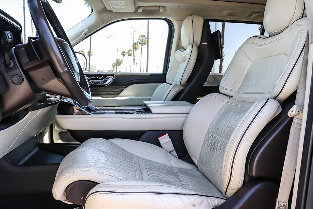 Thumbnail: 2021 Lincoln Navigator L - 11