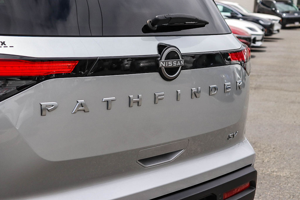 Thumbnail: 2023 Nissan Pathfinder - 4