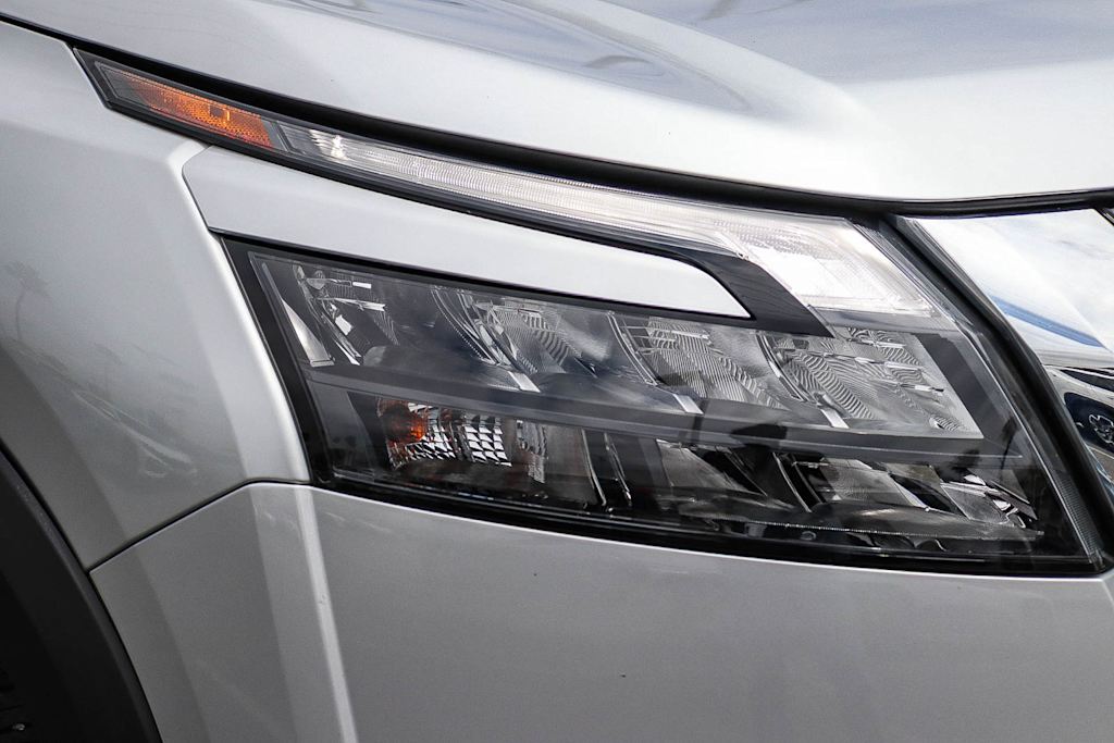 Thumbnail: 2023 Nissan Pathfinder - 16