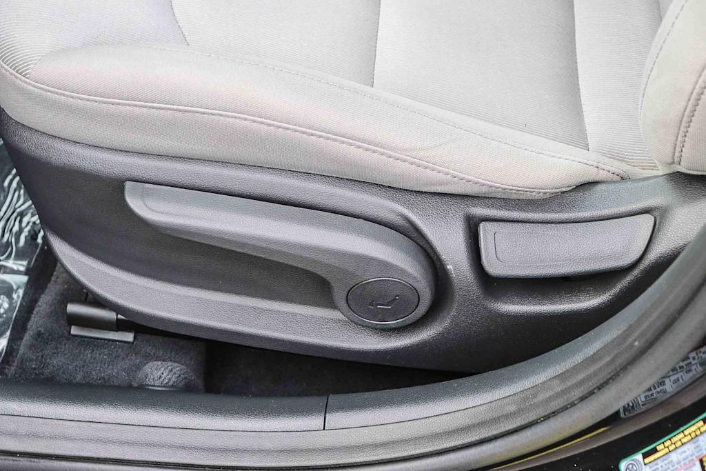 Thumbnail: 2017 Hyundai Elantra - 24