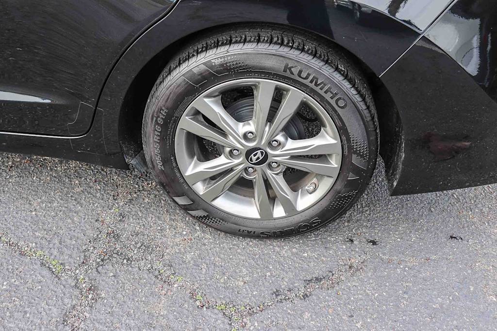 Thumbnail: 2017 Hyundai Elantra - 7