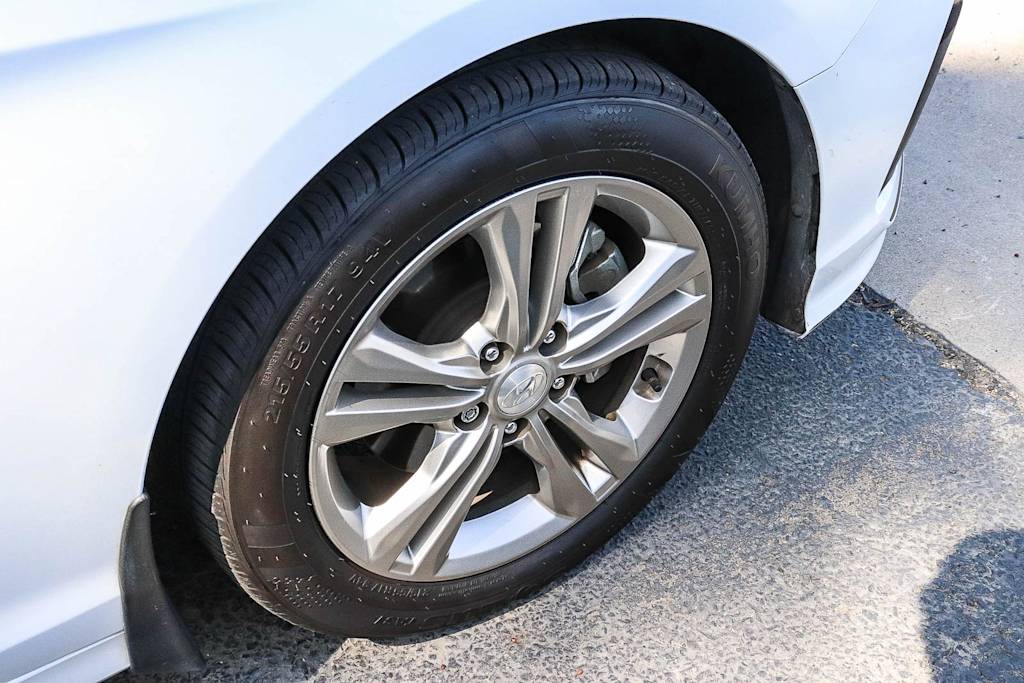 Thumbnail: 2019 Hyundai Sonata - 18