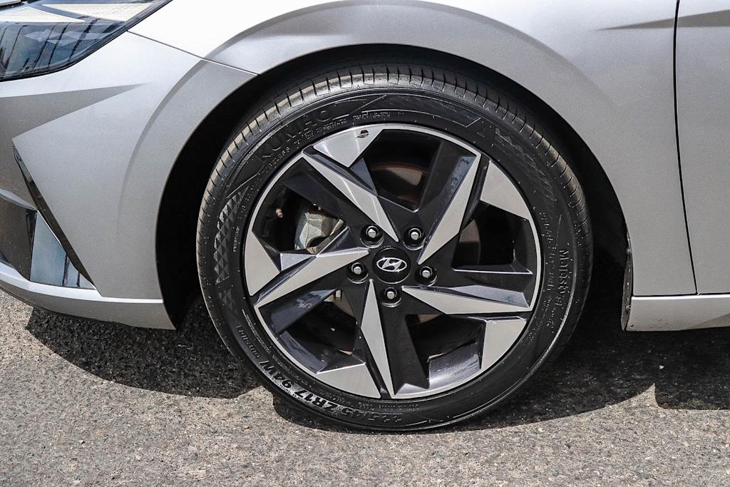 Thumbnail: 2021 Hyundai Elantra - 21