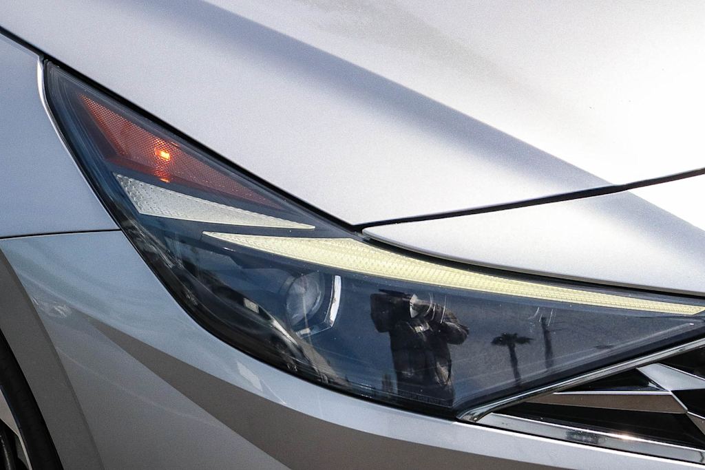 Thumbnail: 2021 Hyundai Elantra - 17