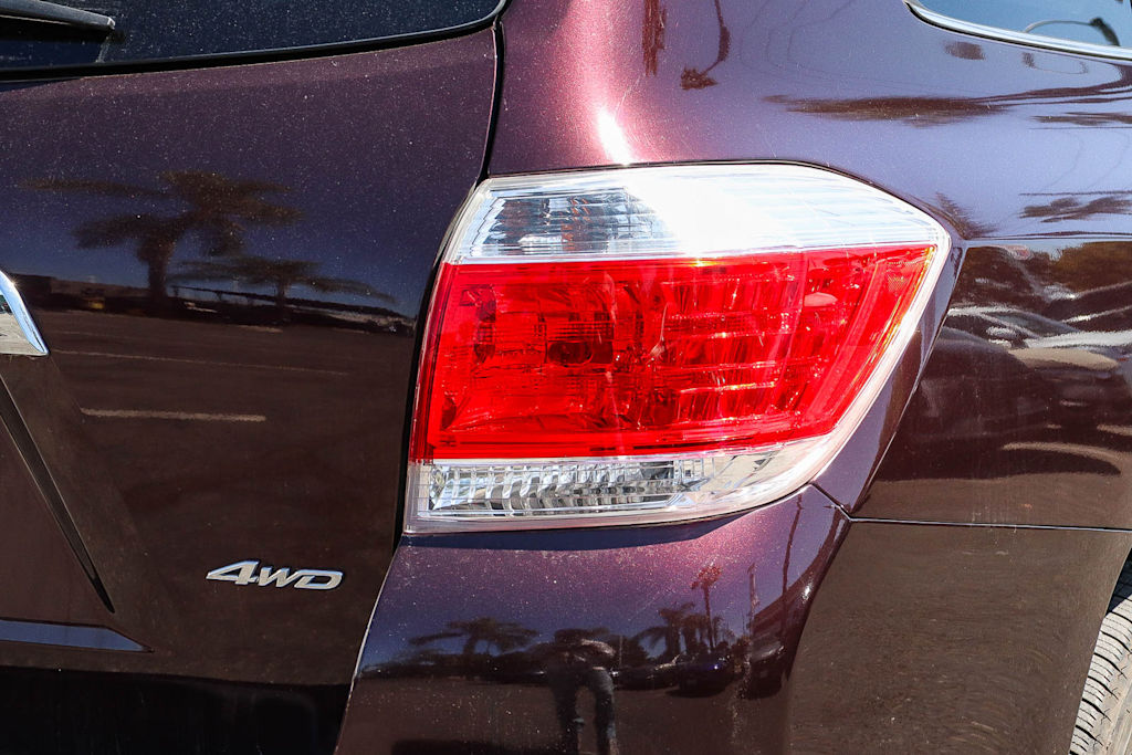 Thumbnail: 2012 Toyota Highlander - 21