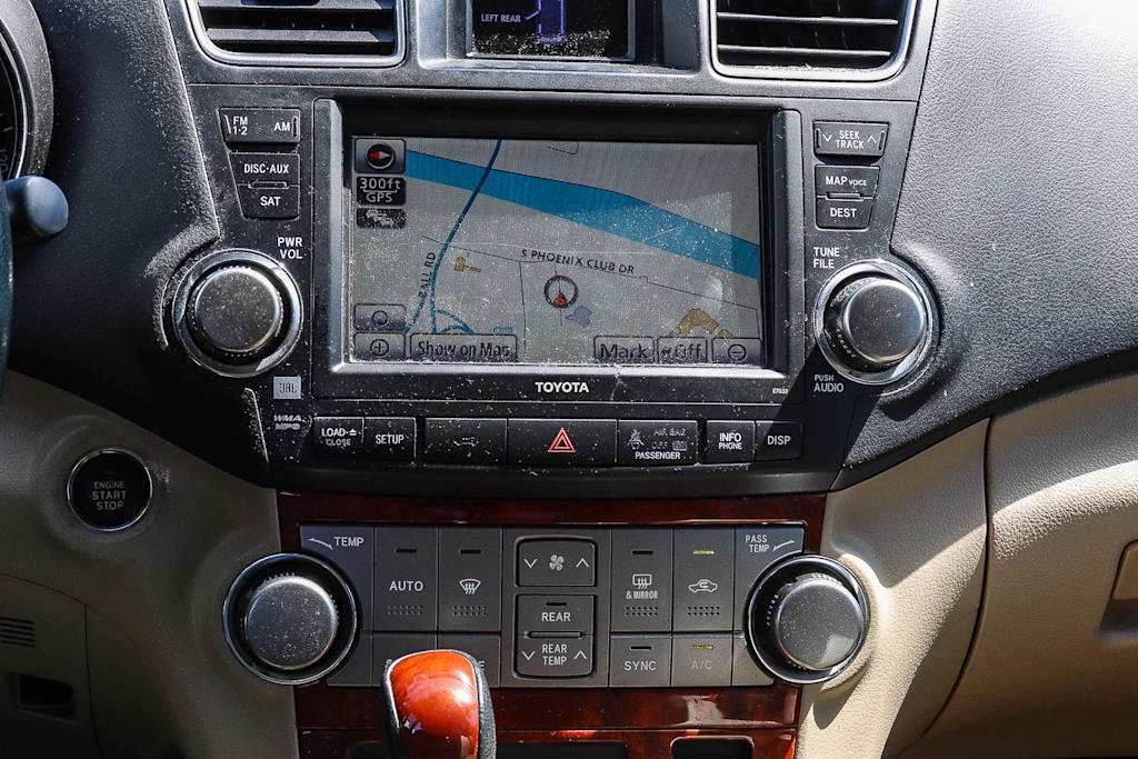 Thumbnail: 2012 Toyota Highlander - 12
