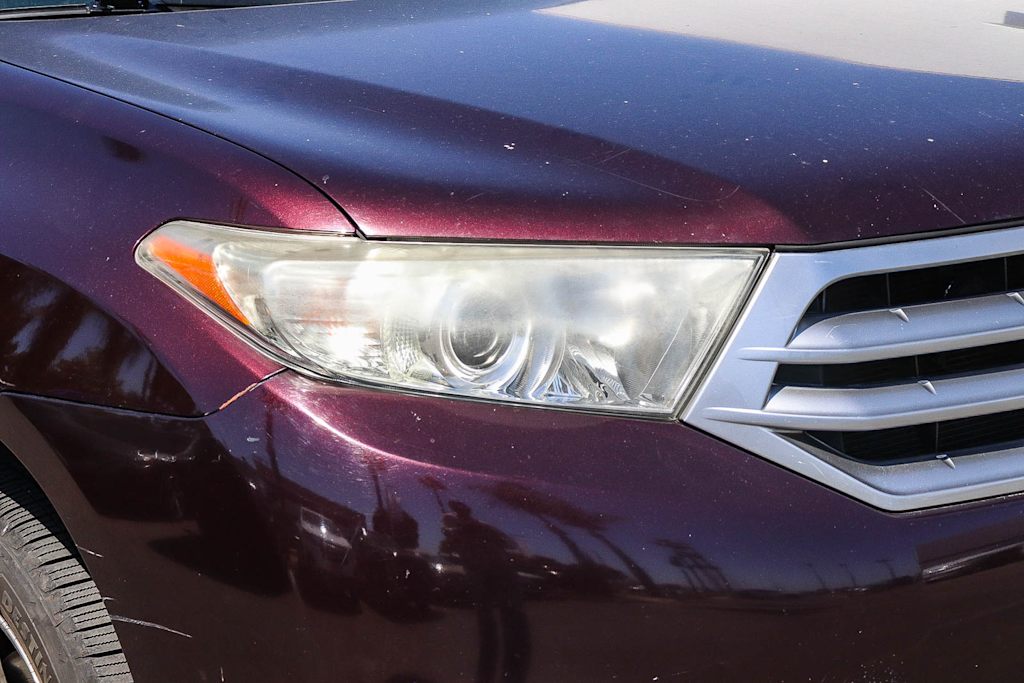 Thumbnail: 2012 Toyota Highlander - 25