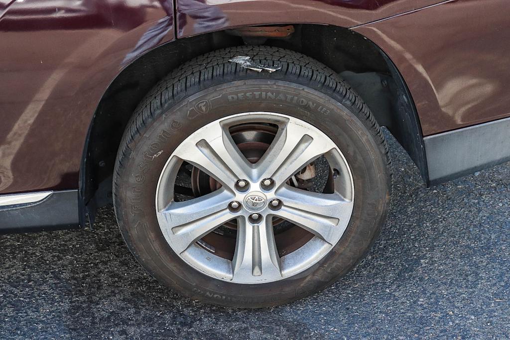 Thumbnail: 2012 Toyota Highlander - 17