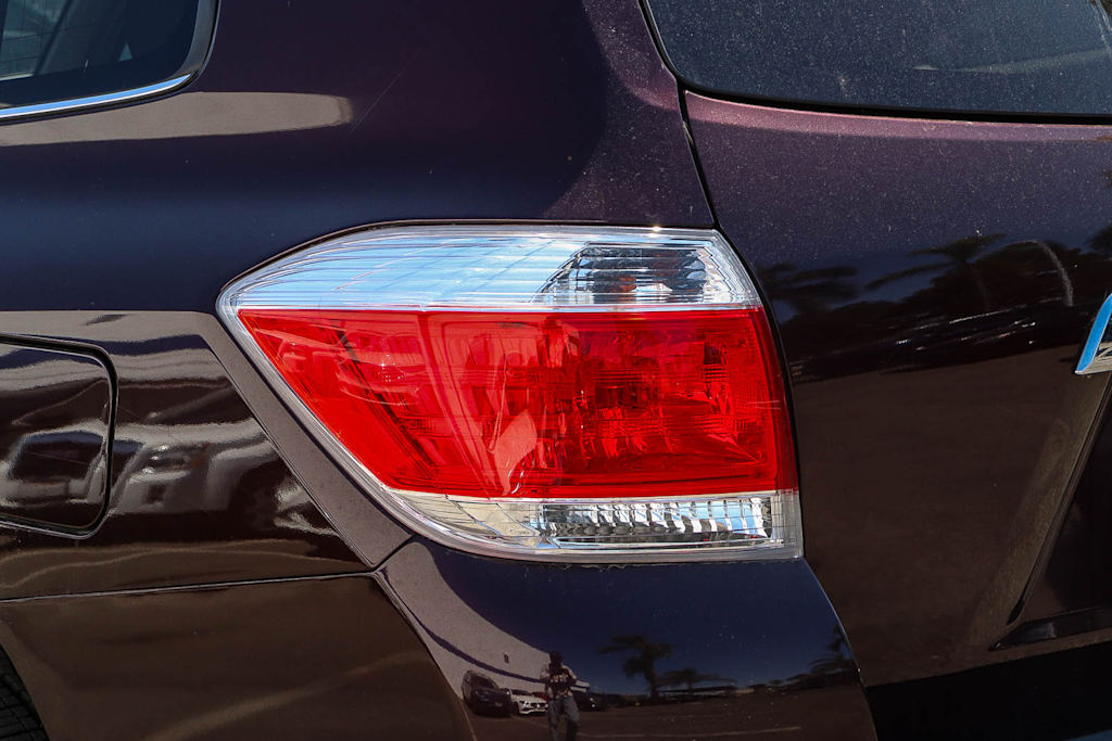 Thumbnail: 2012 Toyota Highlander - 18