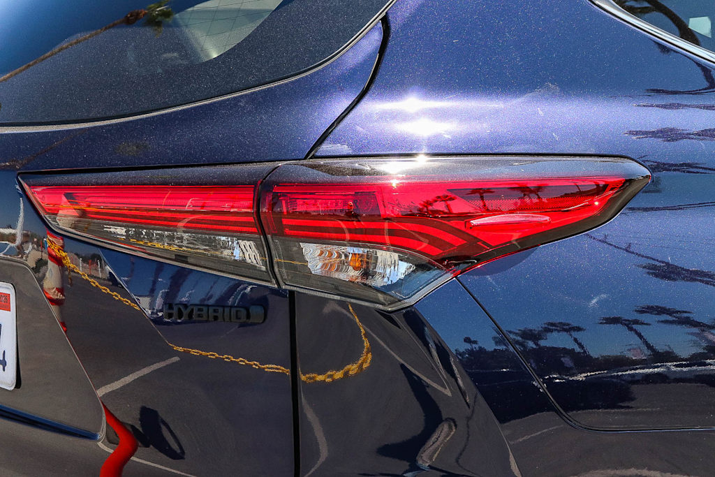 Thumbnail: 2021 Toyota Highlander - 21