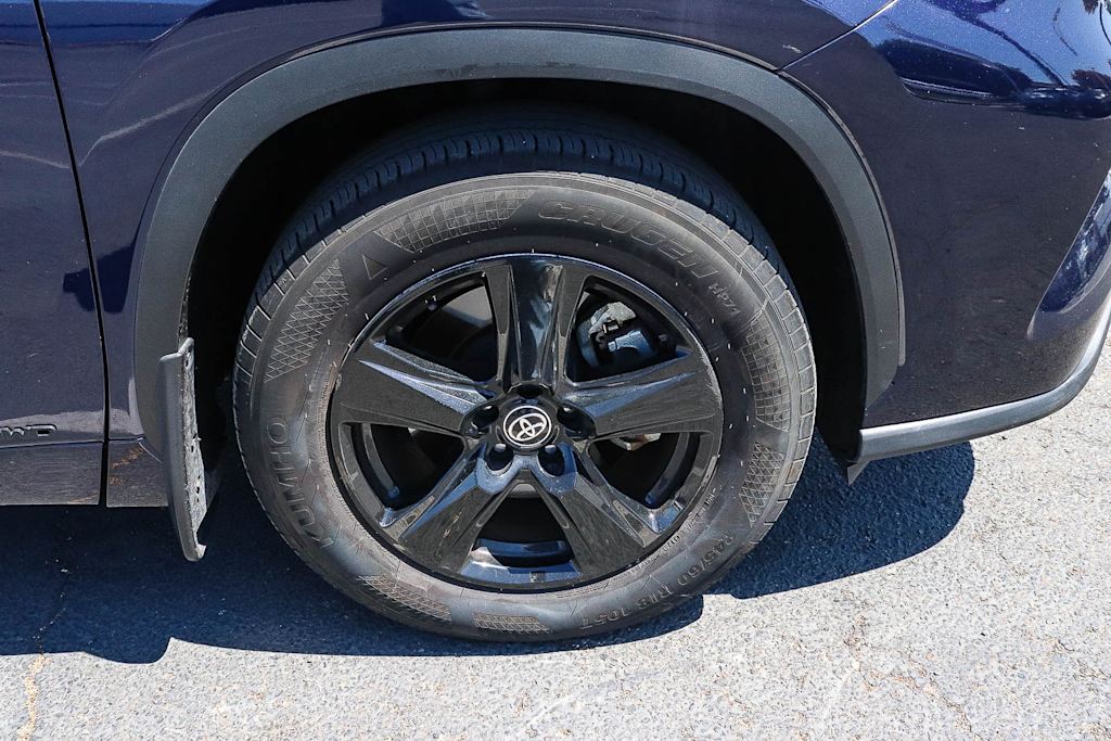 Thumbnail: 2021 Toyota Highlander - 24