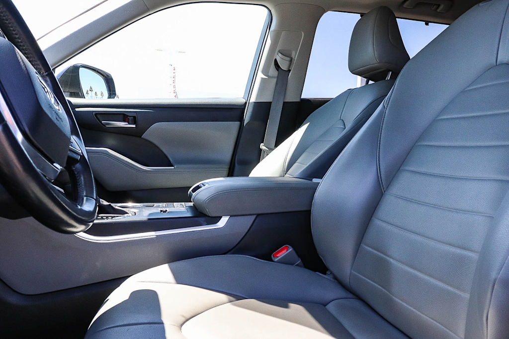 Thumbnail: 2021 Toyota Highlander - 8