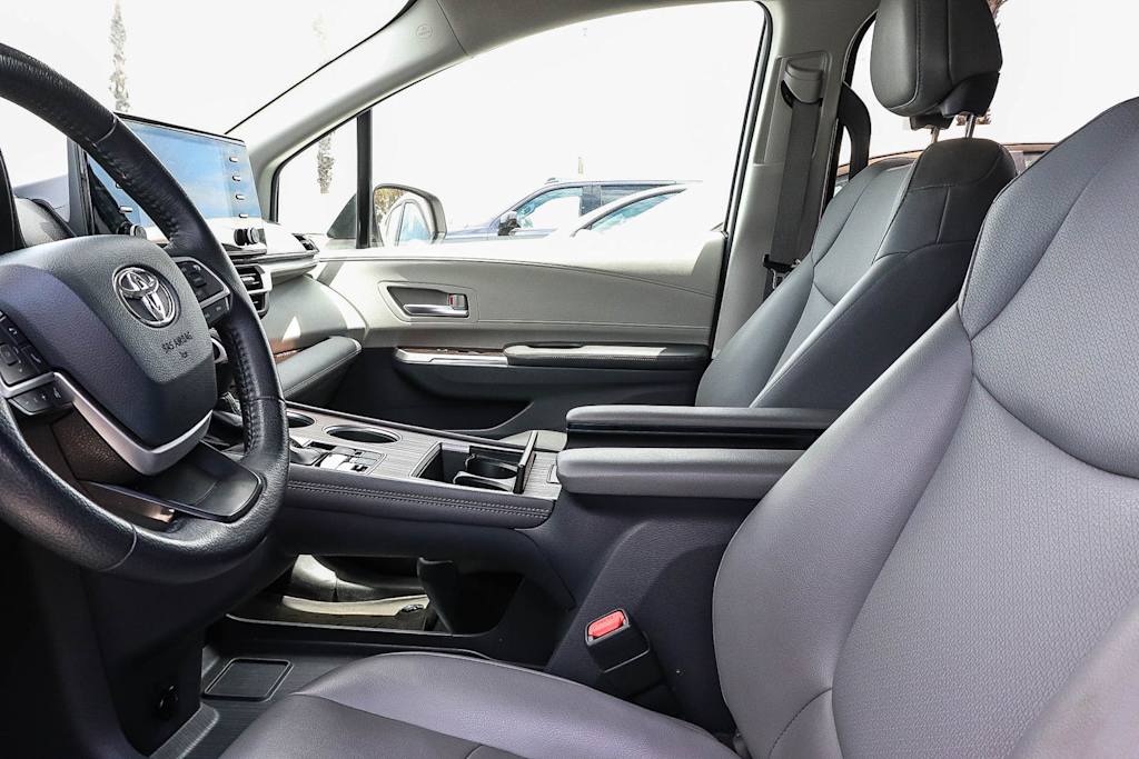 Thumbnail: 2021 Toyota Sienna - 9