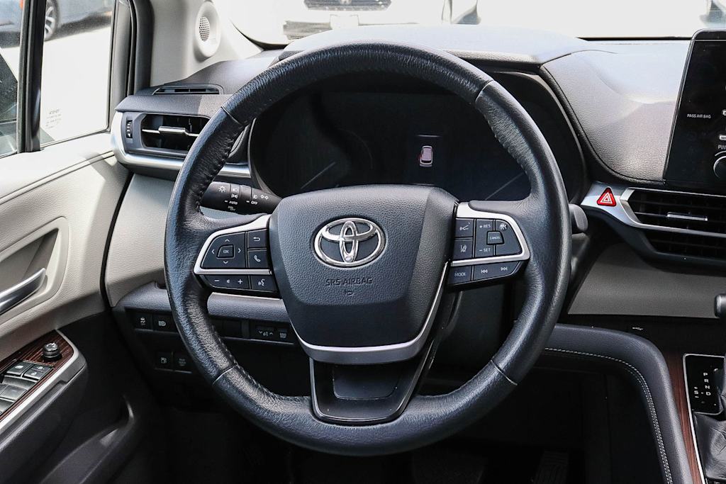 Thumbnail: 2021 Toyota Sienna - 8