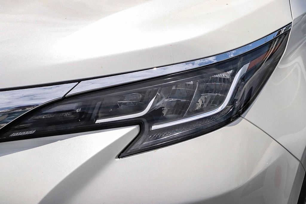 Thumbnail: 2021 Toyota Sienna - 14